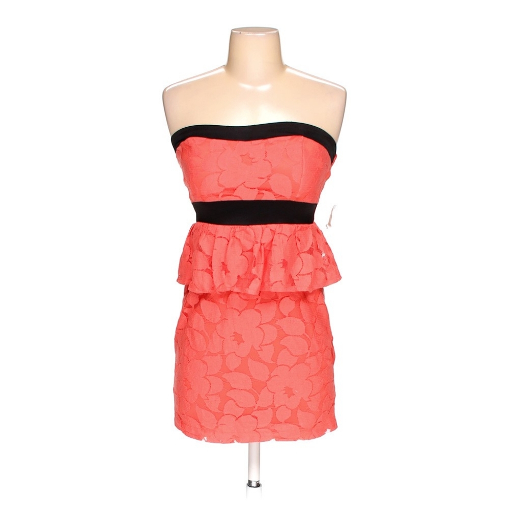 3/$15 SALE! *NEW* FOREVER 21 LACE PEPLUM ⛱ 👗